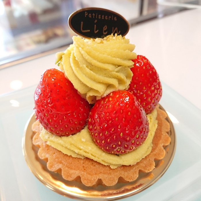 ピスタチオといちごのタルト